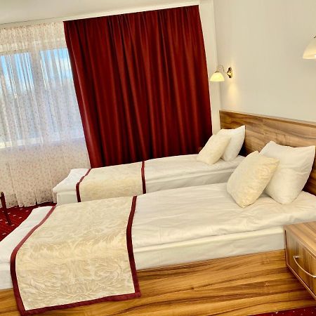 Hotel Rioro à Myrhorod Extérieur photo