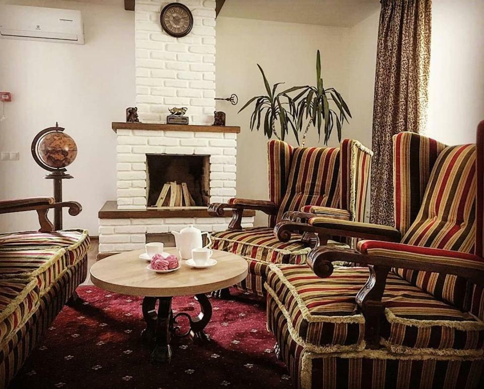 Hotel Rioro à Myrhorod Extérieur photo