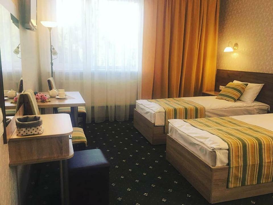 Hotel Rioro à Myrhorod Extérieur photo