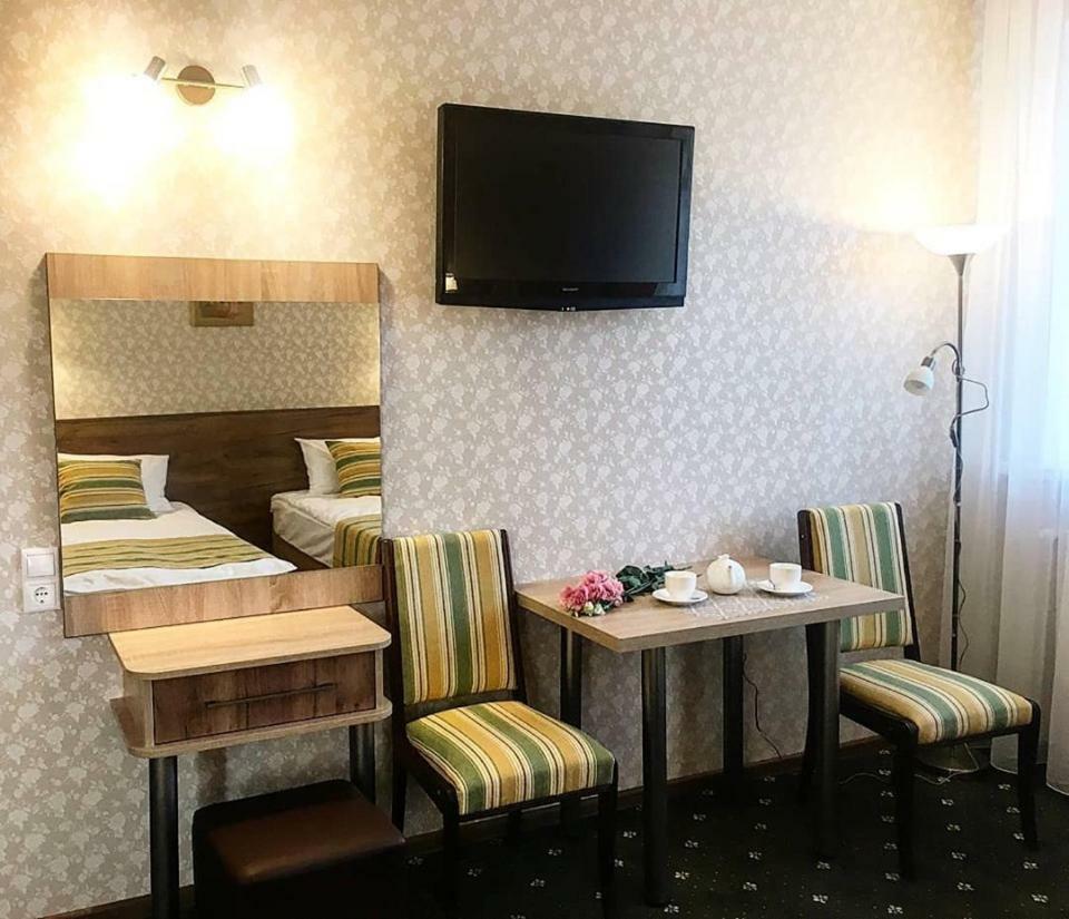 Hotel Rioro à Myrhorod Extérieur photo