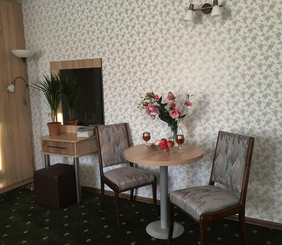 Hotel Rioro à Myrhorod Extérieur photo