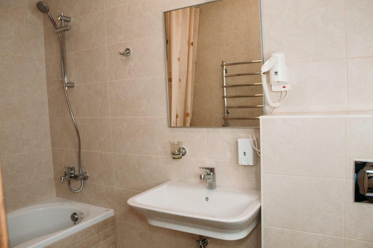 Hotel Rioro à Myrhorod Extérieur photo
