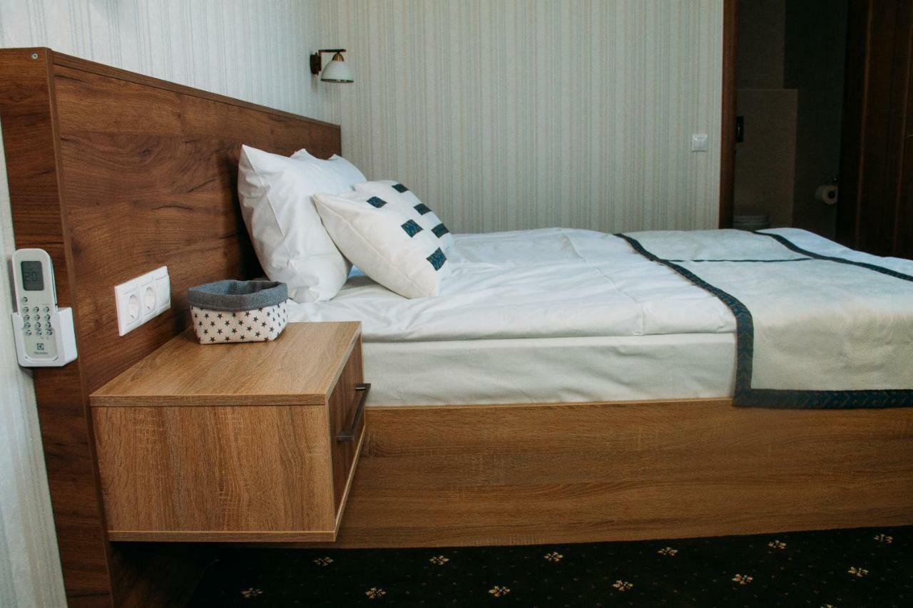 Hotel Rioro à Myrhorod Extérieur photo