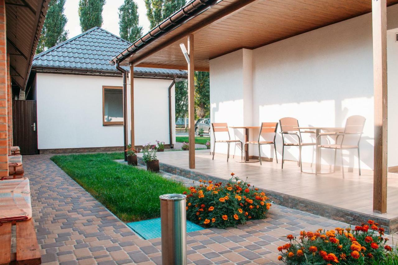 Hotel Rioro à Myrhorod Extérieur photo