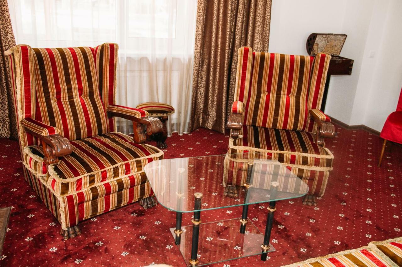 Hotel Rioro à Myrhorod Extérieur photo