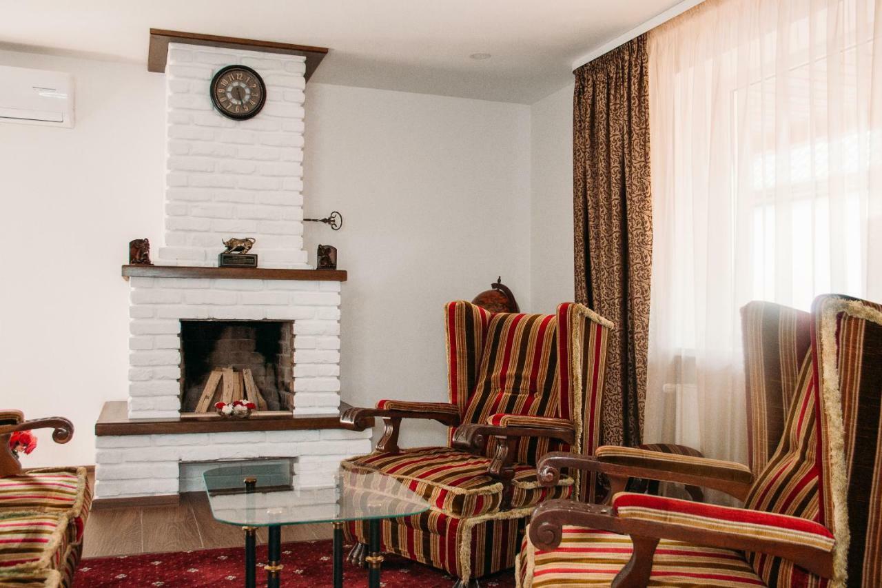 Hotel Rioro à Myrhorod Extérieur photo