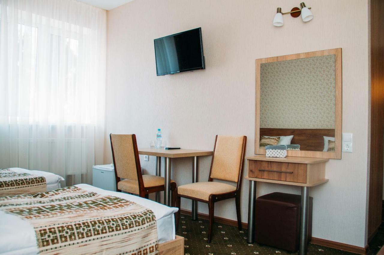 Hotel Rioro à Myrhorod Extérieur photo