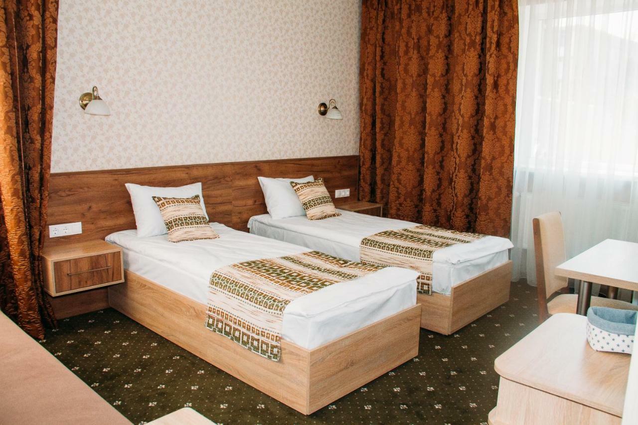 Hotel Rioro à Myrhorod Extérieur photo