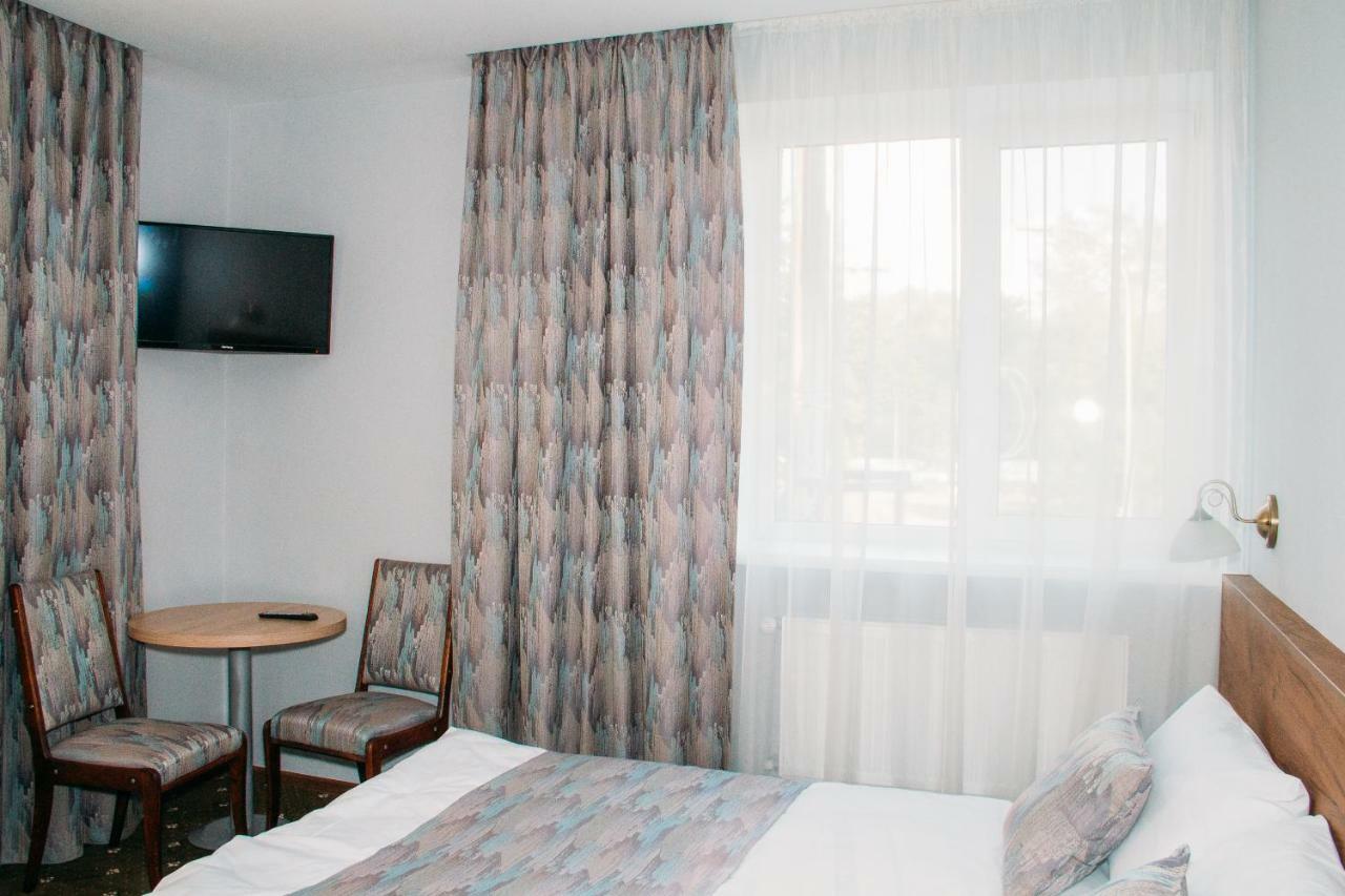 Hotel Rioro à Myrhorod Extérieur photo