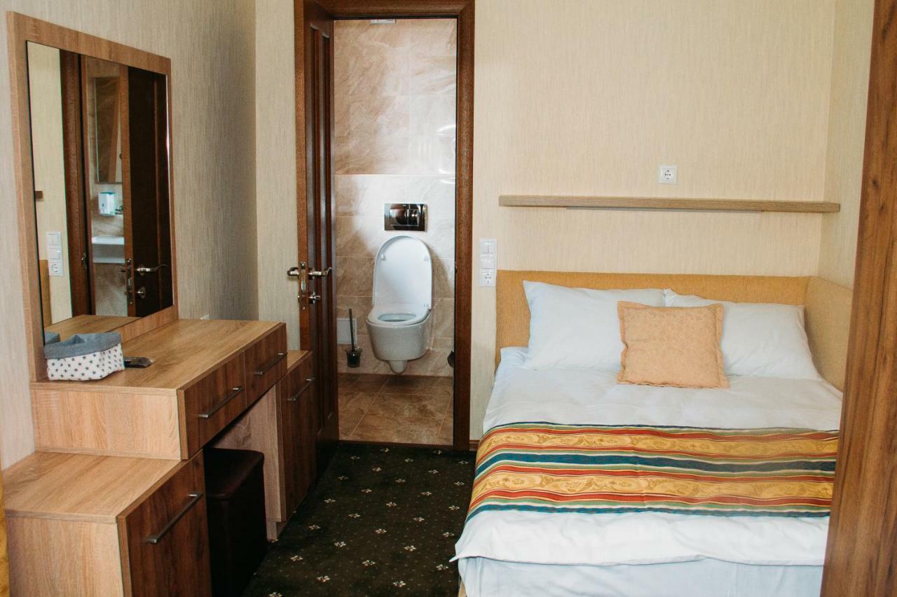 Hotel Rioro à Myrhorod Extérieur photo