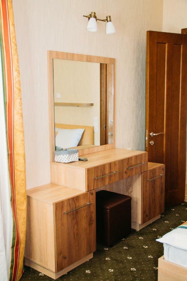 Hotel Rioro à Myrhorod Extérieur photo