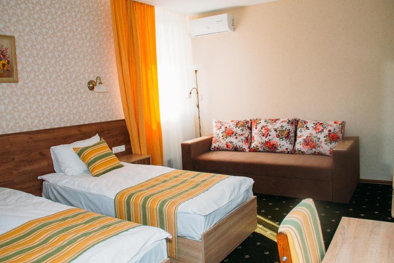 Hotel Rioro à Myrhorod Extérieur photo