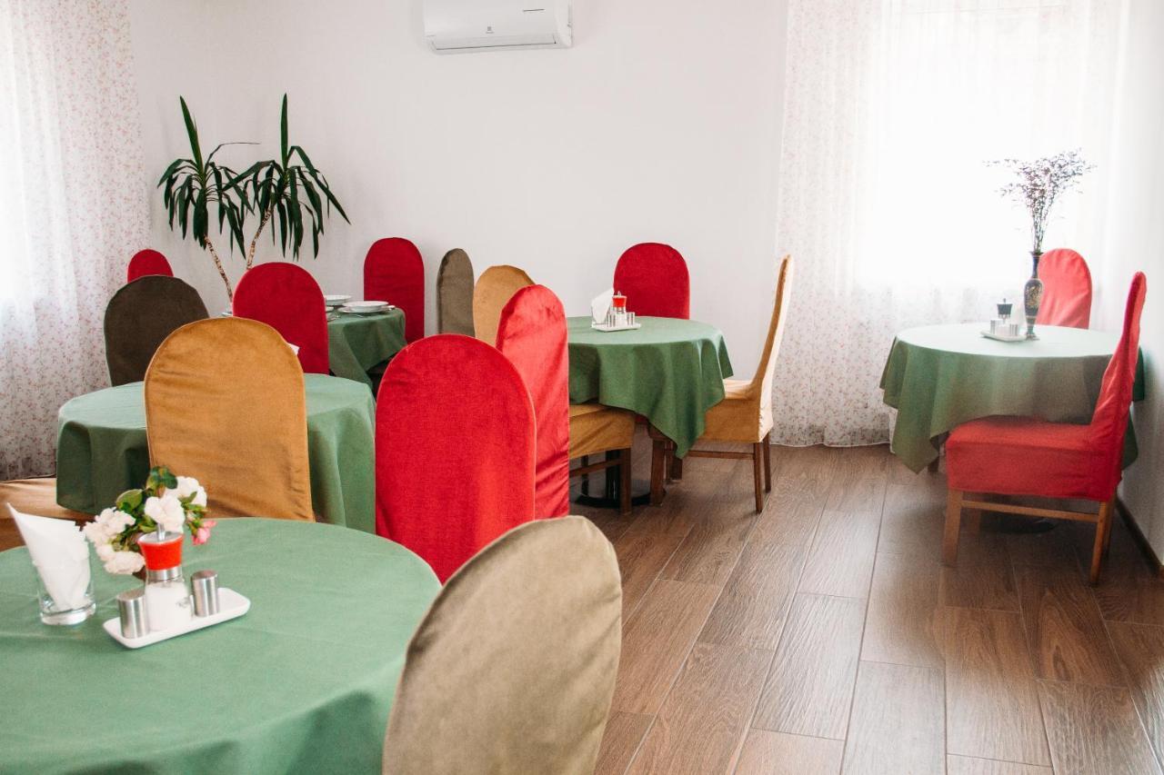 Hotel Rioro à Myrhorod Extérieur photo